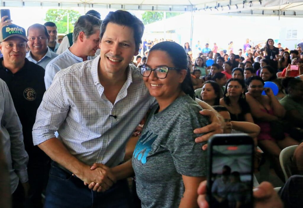 WhatsApp-Image-2026-03-18-at-19.53.35-1-1024x706 Daniel Vilela entrega cartões do Aluguel Social e viabiliza acesso à casa própria em Águas Lindas