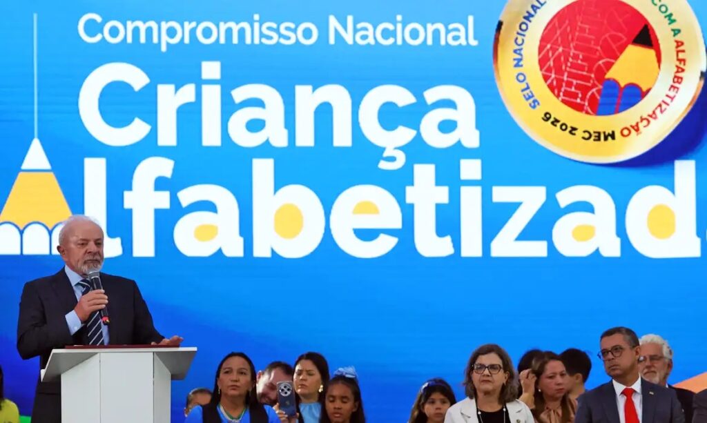 alfabetizacao-1024x613 Brasil atinge meta com 66% das crianças alfabetizadas em idade certaObjetivo é chegar a 80% em 2030